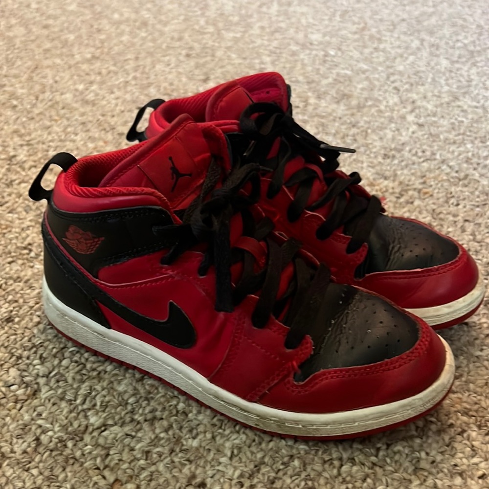 Air Jordan 1 Mids Red & Black Sz 1.5Y